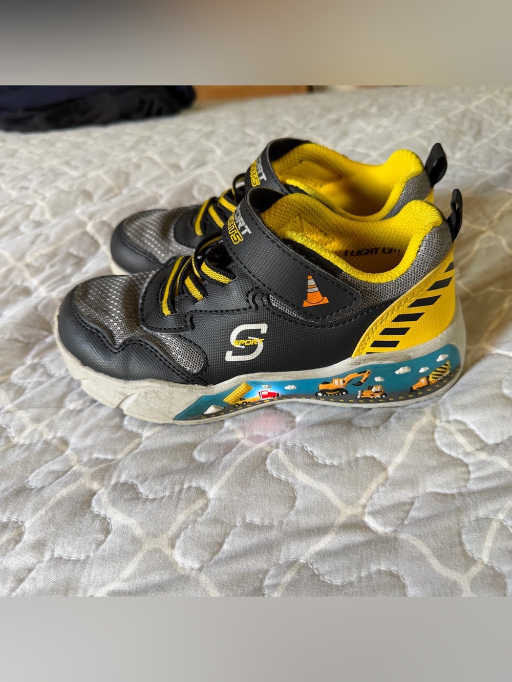 Skechers Sport little boys Size 12 Black & Yellow Light-Up Construction Sneakers